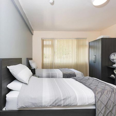 Oyo Honeycroft Lodge Uxbridge Dış mekan fotoğraf