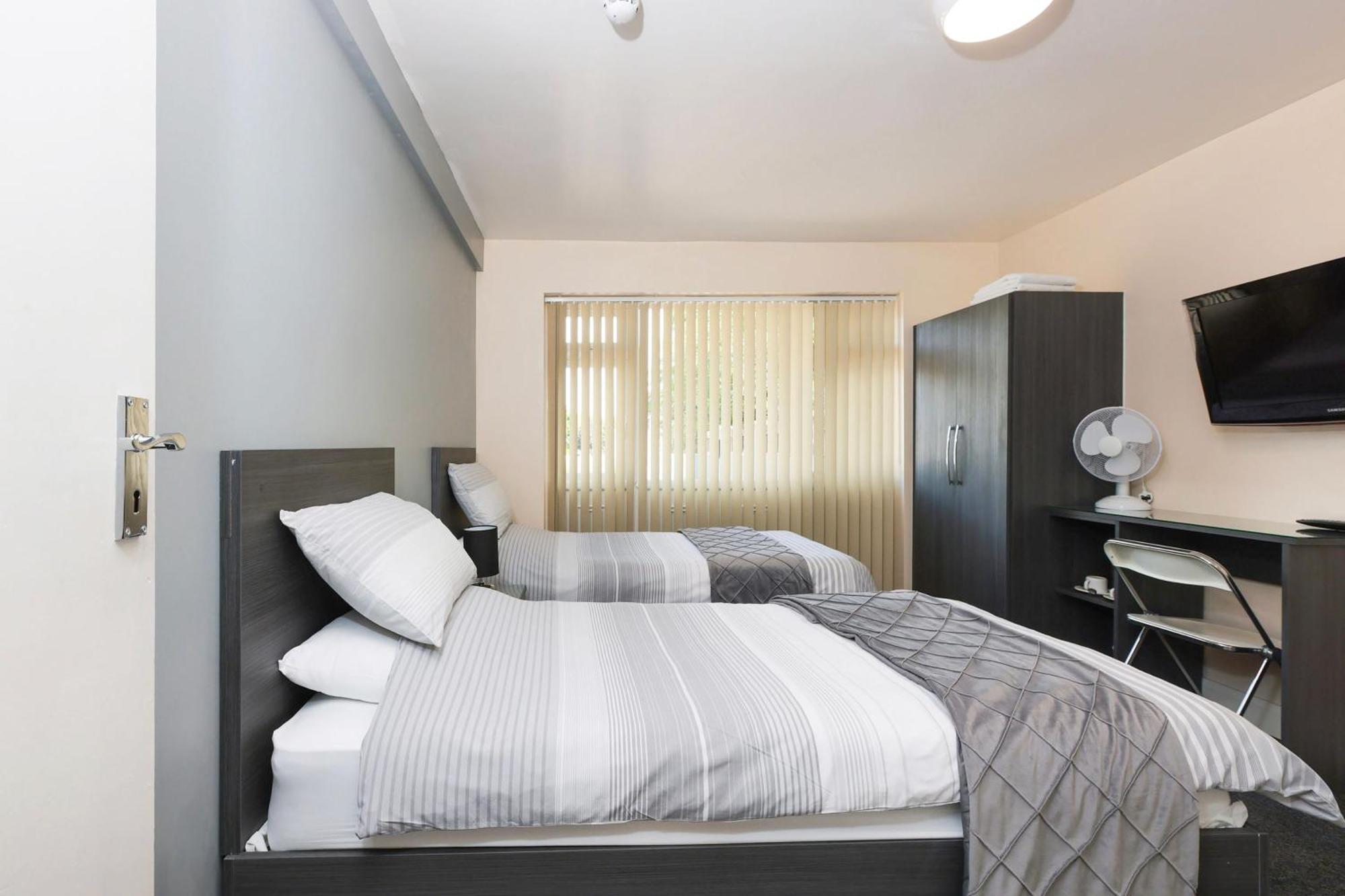 Oyo Honeycroft Lodge Uxbridge Dış mekan fotoğraf