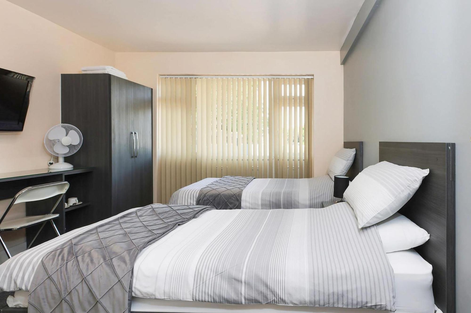 Oyo Honeycroft Lodge Uxbridge Dış mekan fotoğraf