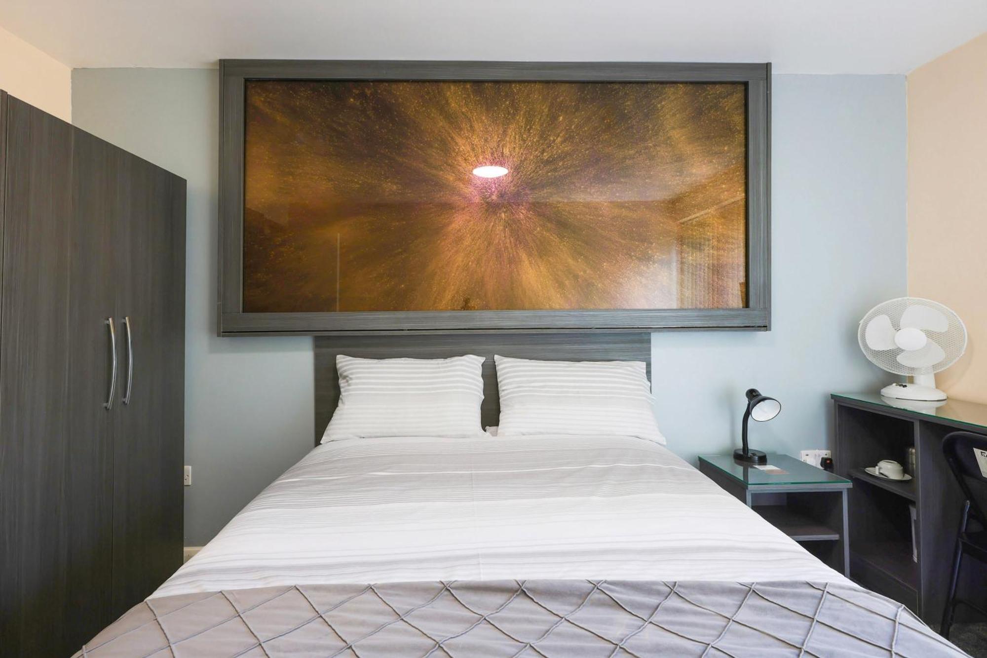 Oyo Honeycroft Lodge Uxbridge Dış mekan fotoğraf