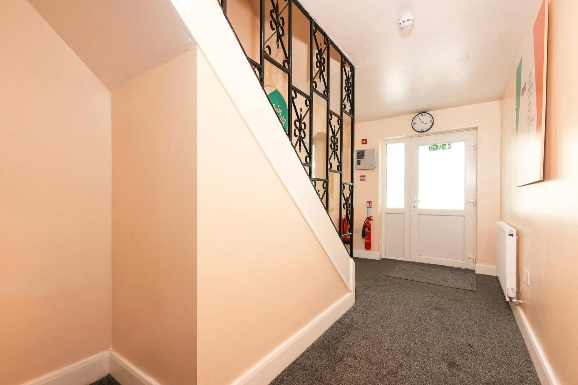 Oyo Honeycroft Lodge Uxbridge Dış mekan fotoğraf