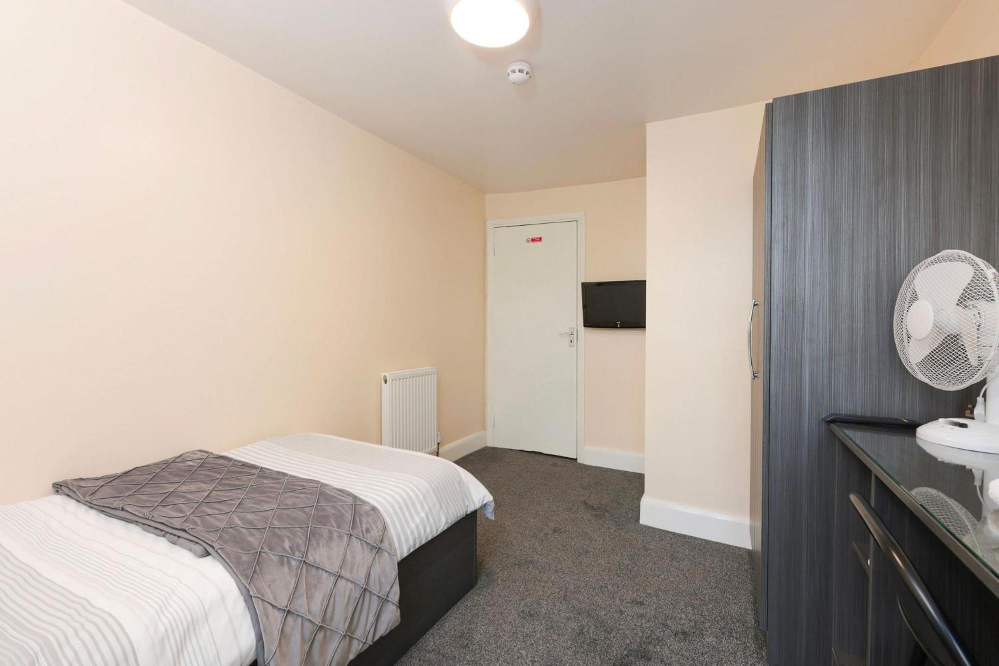 Oyo Honeycroft Lodge Uxbridge Dış mekan fotoğraf