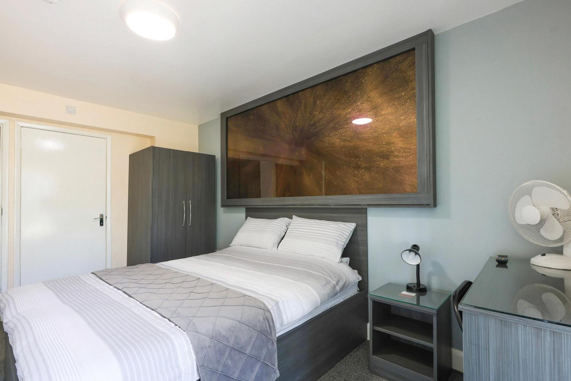 Oyo Honeycroft Lodge Uxbridge Dış mekan fotoğraf