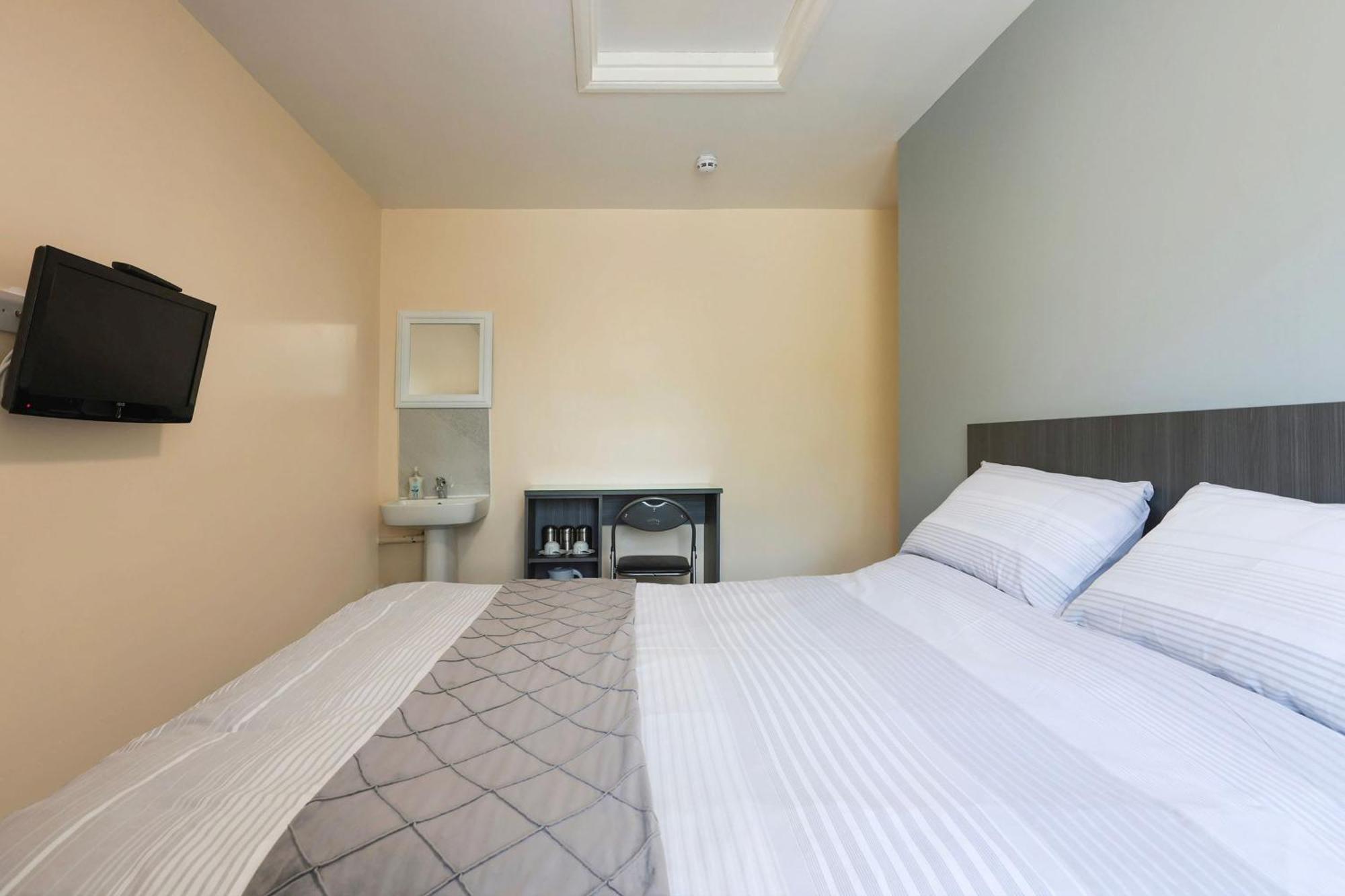 Oyo Honeycroft Lodge Uxbridge Dış mekan fotoğraf
