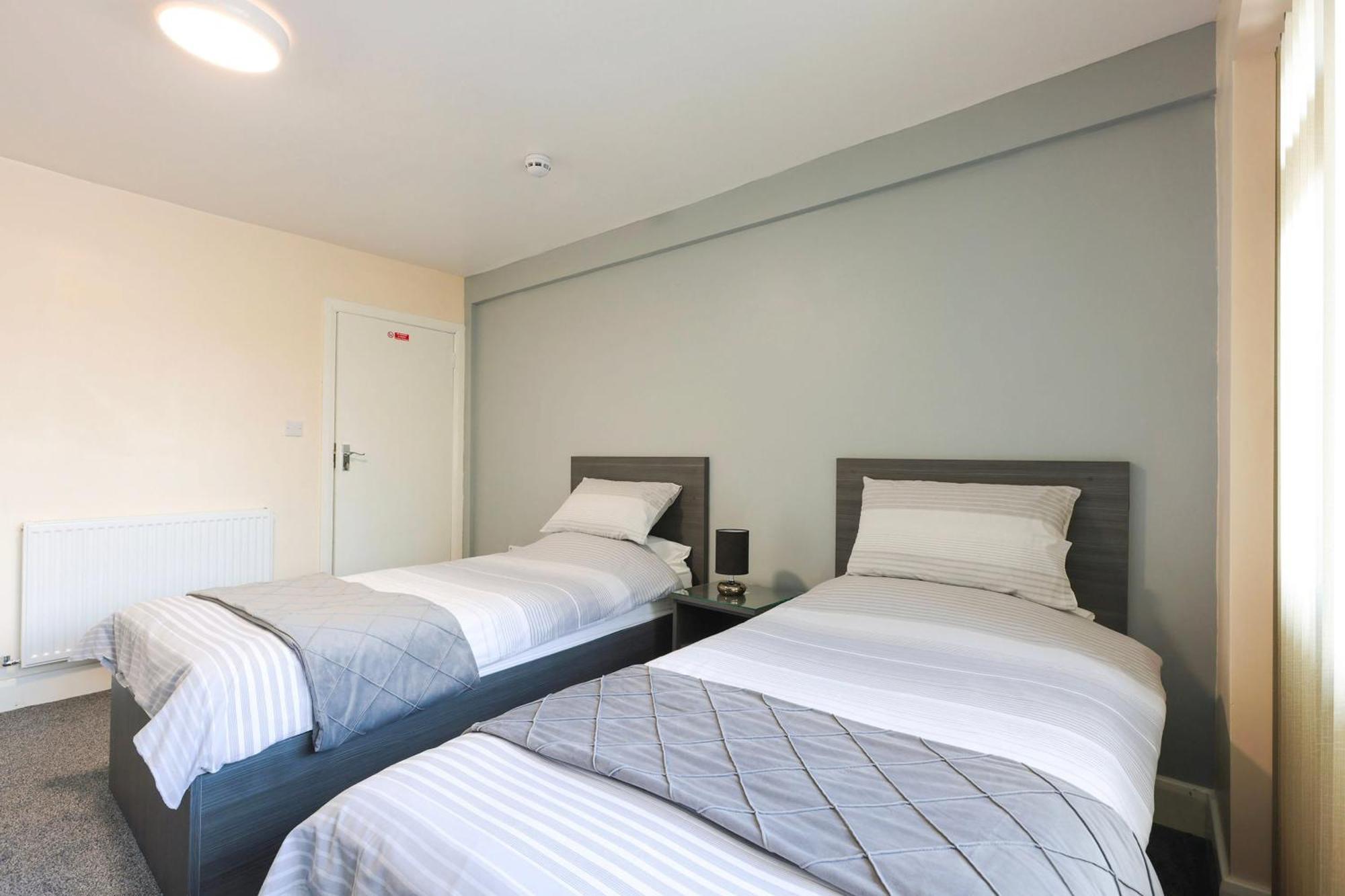 Oyo Honeycroft Lodge Uxbridge Dış mekan fotoğraf